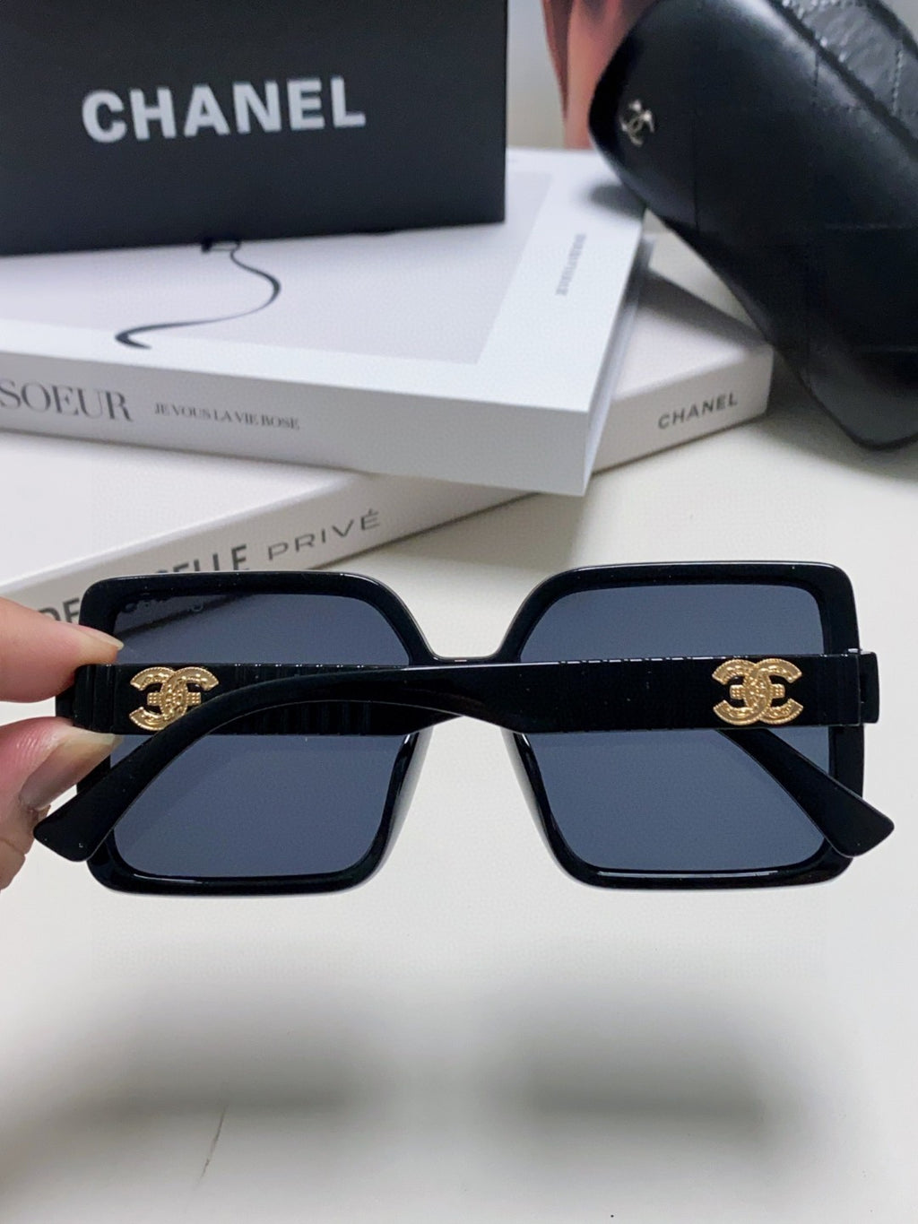 Chanel Polarized Fashion Black Lens Sunglasses for Men & Women - 431519 - detail image 3
