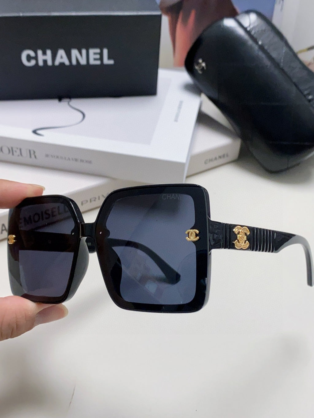 Chanel Polarized Fashion Black Lens Sunglasses for Men & Women - 431519 - detail image 4