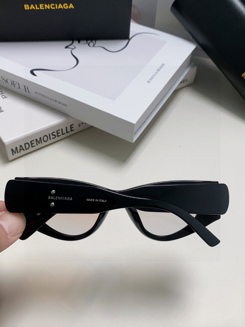 Balenciaga Polarized Cat-Eye Gray Lens Sunglasses for Men & Women - 449633 - detail image 4