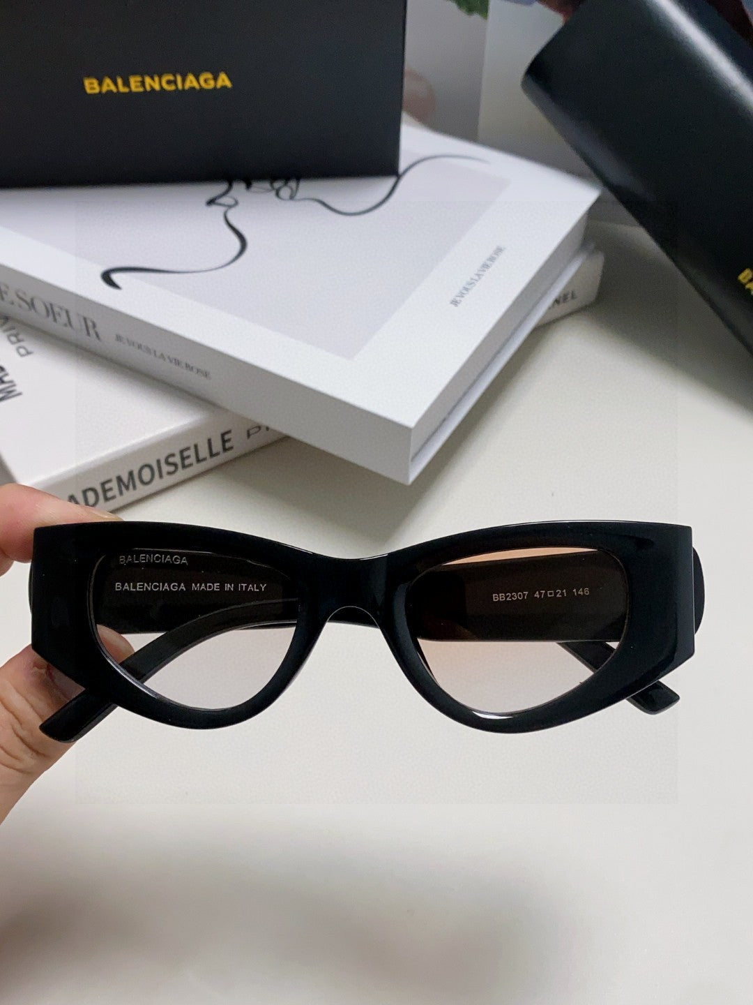 Balenciaga Polarized Cat-Eye Gray Lens Sunglasses for Men & Women - 449633 - detail image 3