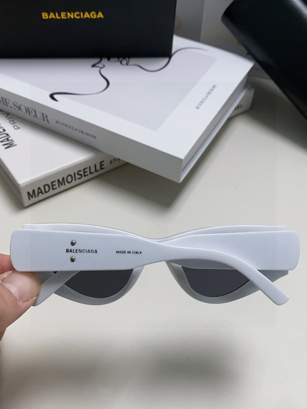 Balenciaga Polarized Cat-Eye Silver Lens Sunglasses for Men & Women - 449634 - detail image 4