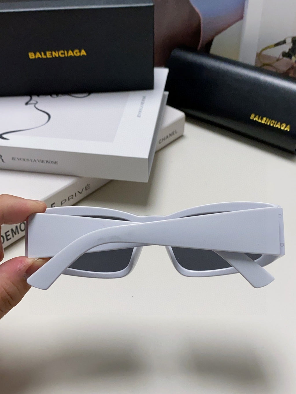 Balenciaga Square Gold Lens Sunglasses for Men & Women - 416106 - detail image 4