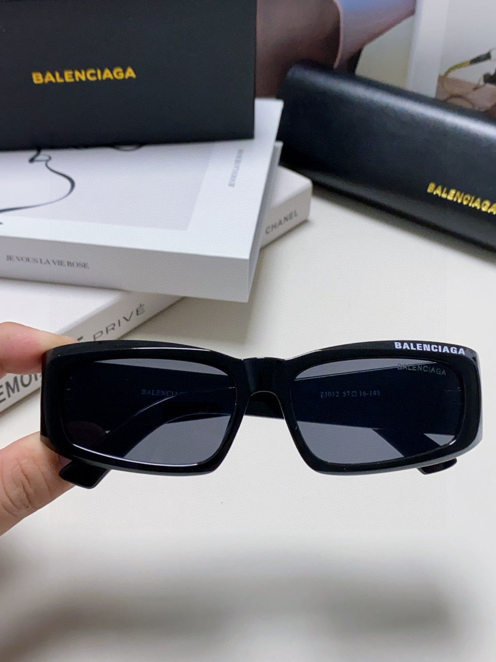 Balenciaga Square Gray Lens Sunglasses for Men & Women - 416107 - detail image 5