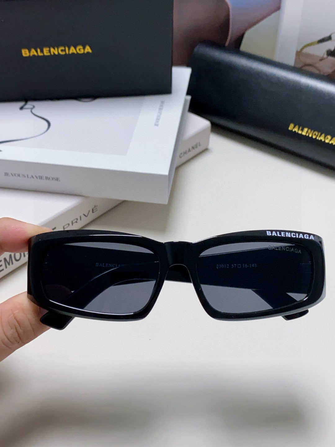 Balenciaga Square Gray Lens Sunglasses for Men & Women - 416107 - detail image 5