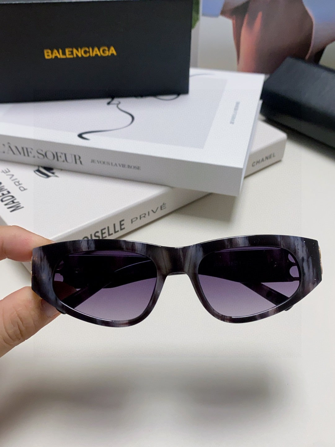 Balenciaga Fashion Silver Lens Sunglasses for Men & Women - 416108 - detail image 2