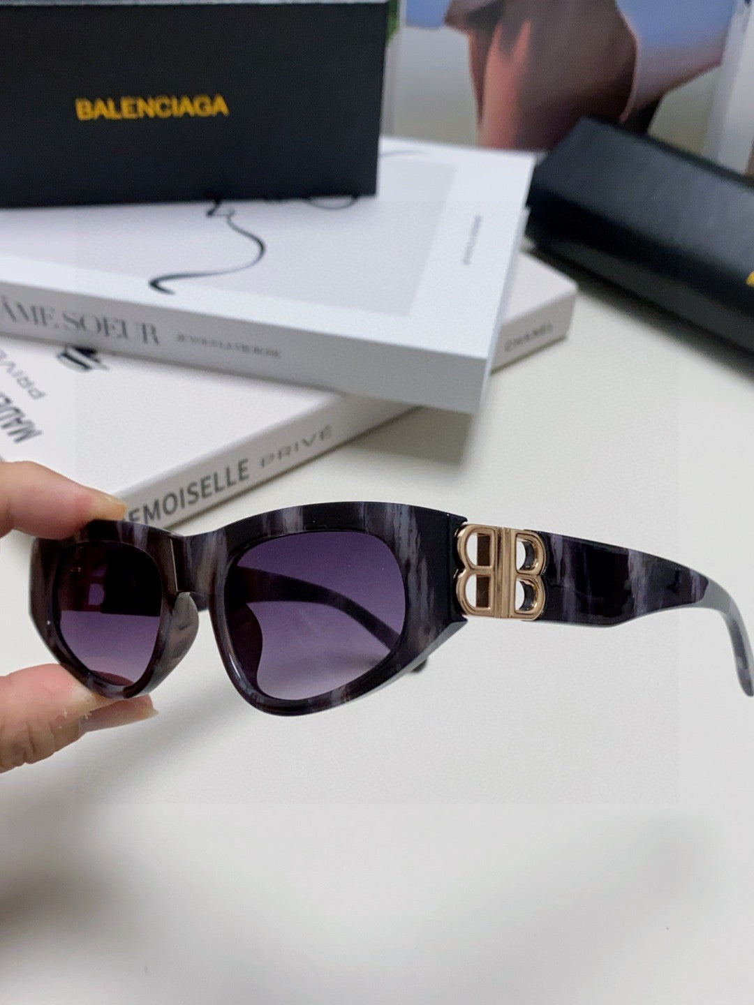 Balenciaga Fashion Silver Lens Sunglasses for Men & Women - 449642 - detail image 4