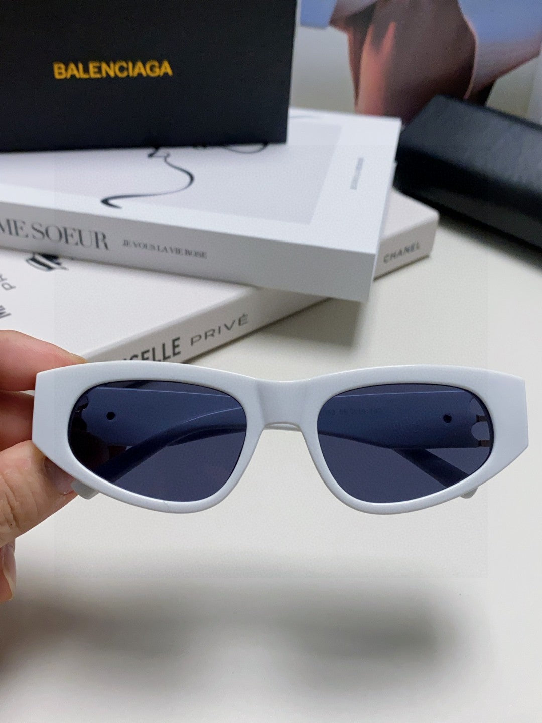 Balenciaga Fashion Black Lens Sunglasses for Men & Women - 416109 - detail image 5