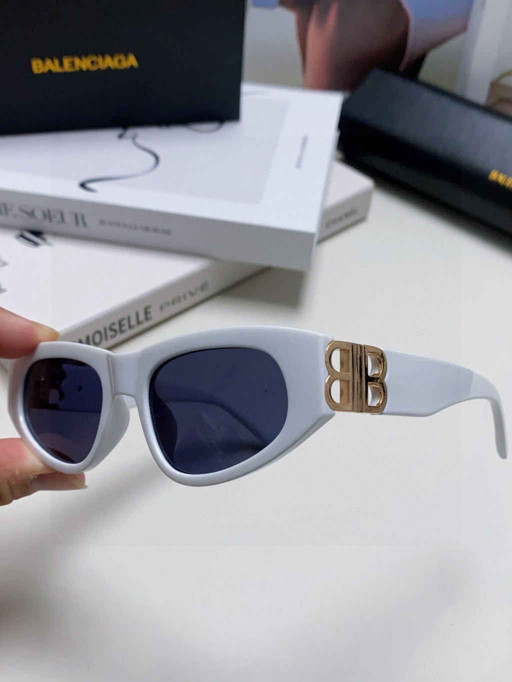Balenciaga Fashion Black Lens Sunglasses for Men & Women - 416109 - detail image 7