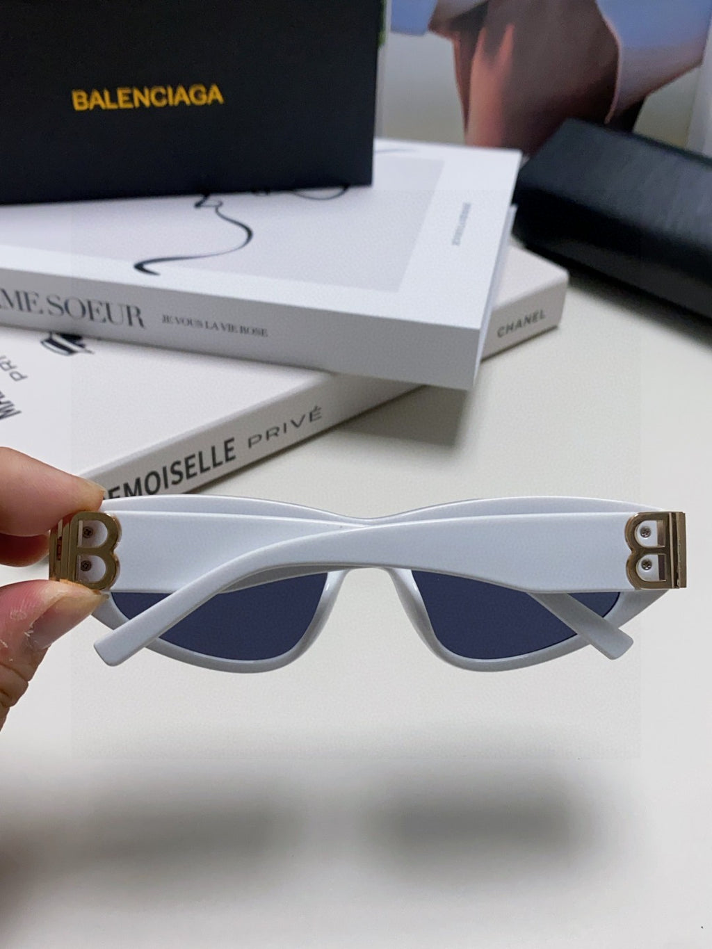 Balenciaga Fashion Black Lens Sunglasses for Men & Women - 416109 - detail image 6