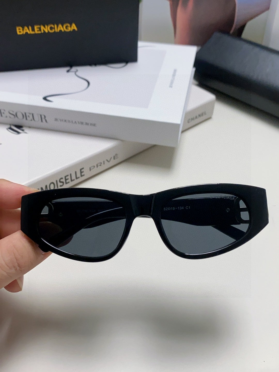 Balenciaga Fashion Gold Lens Sunglasses for Men & Women - detail image 3