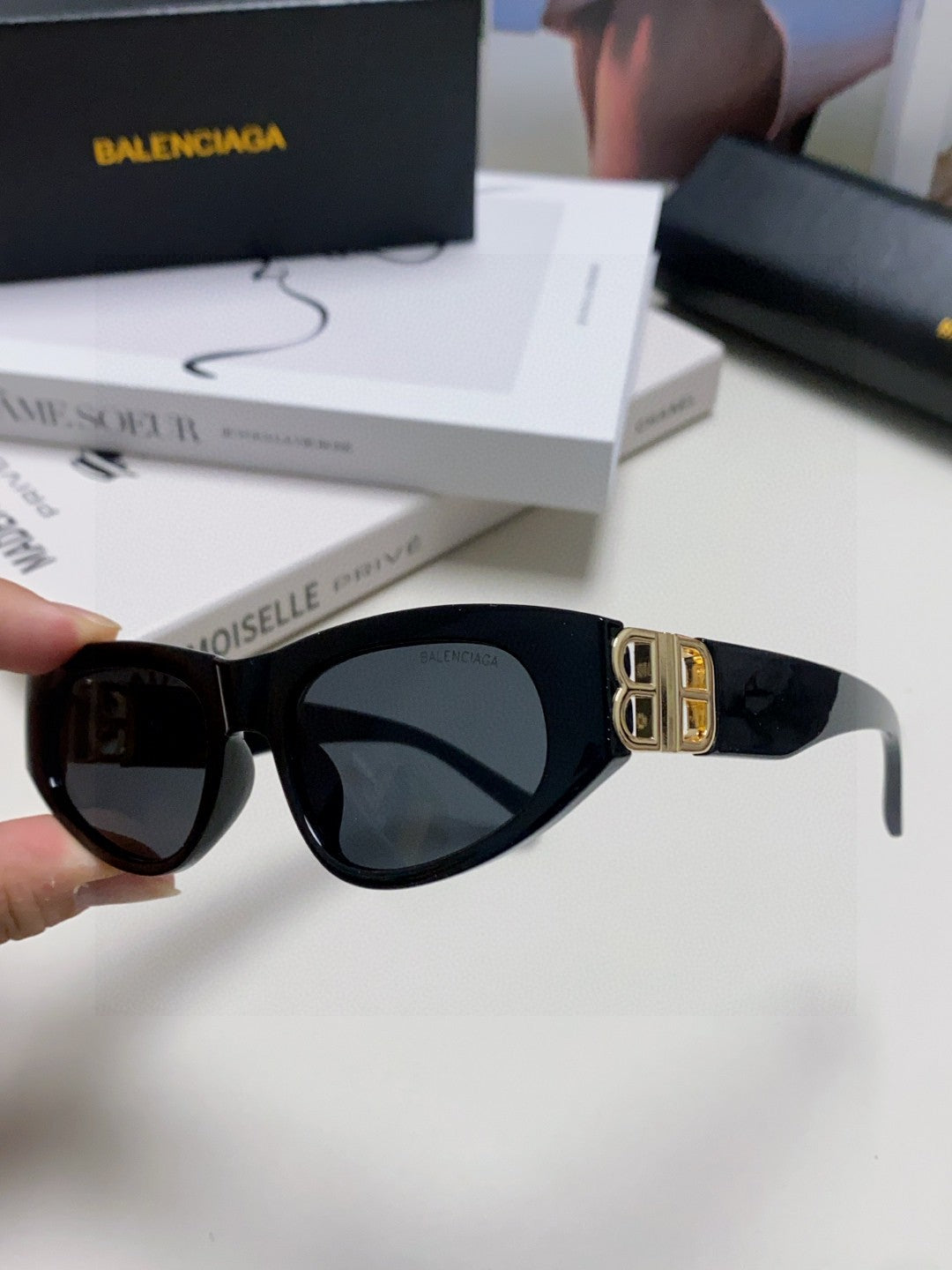 Balenciaga Fashion Gold Lens Sunglasses for Men & Women - detail image 5