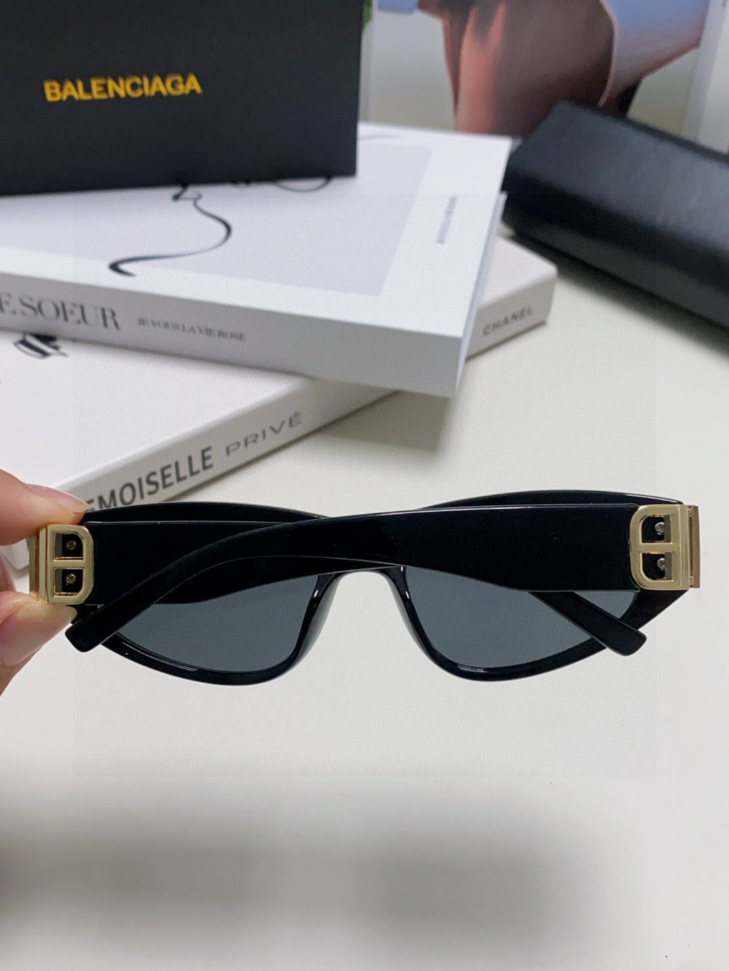 Balenciaga Fashion Gold Lens Sunglasses for Men & Women - 416110 - detail image 4