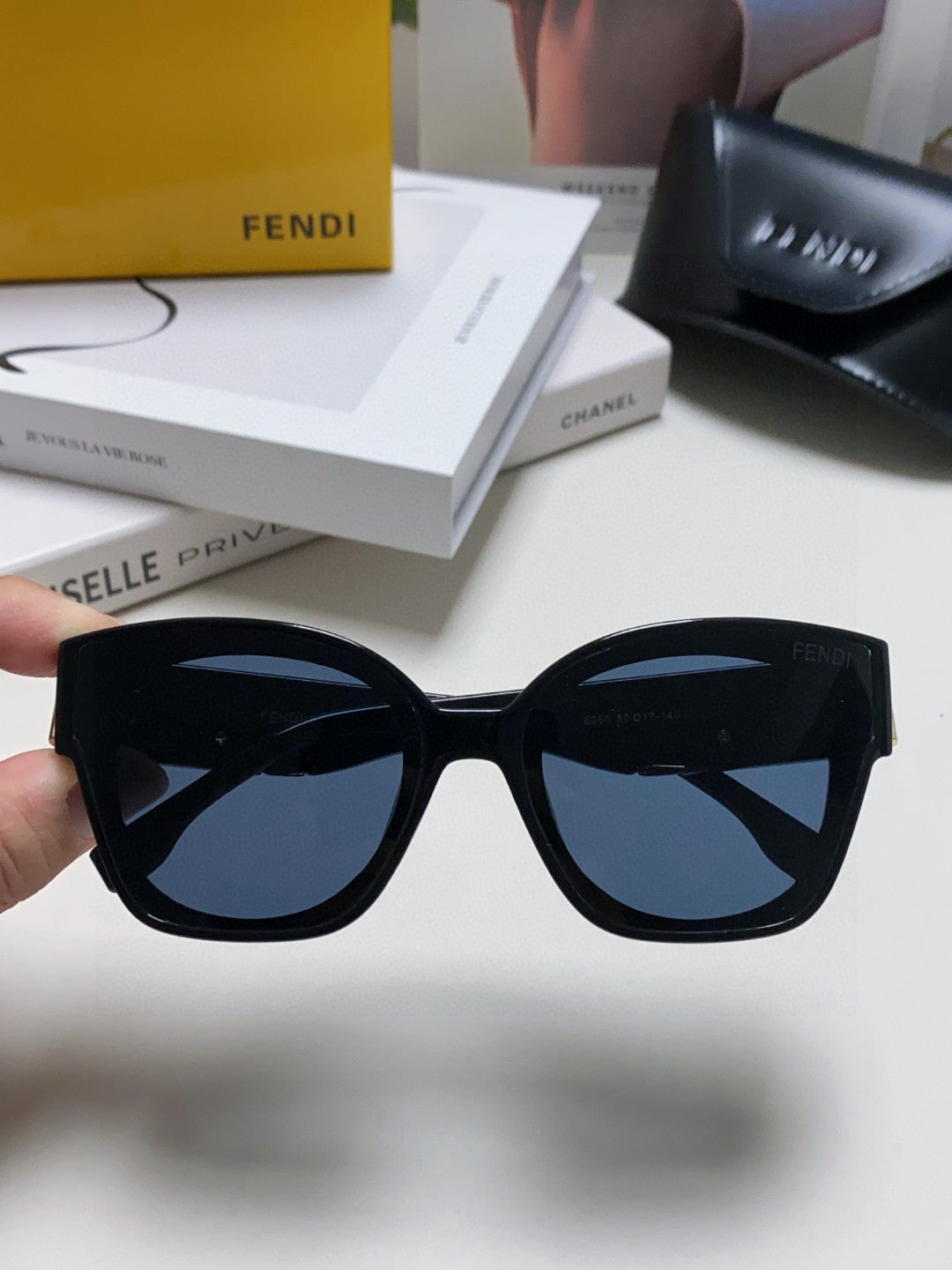 Fendi Fashion Silver Lens Sunglasses for Men & Women - 416306 - detail image 2