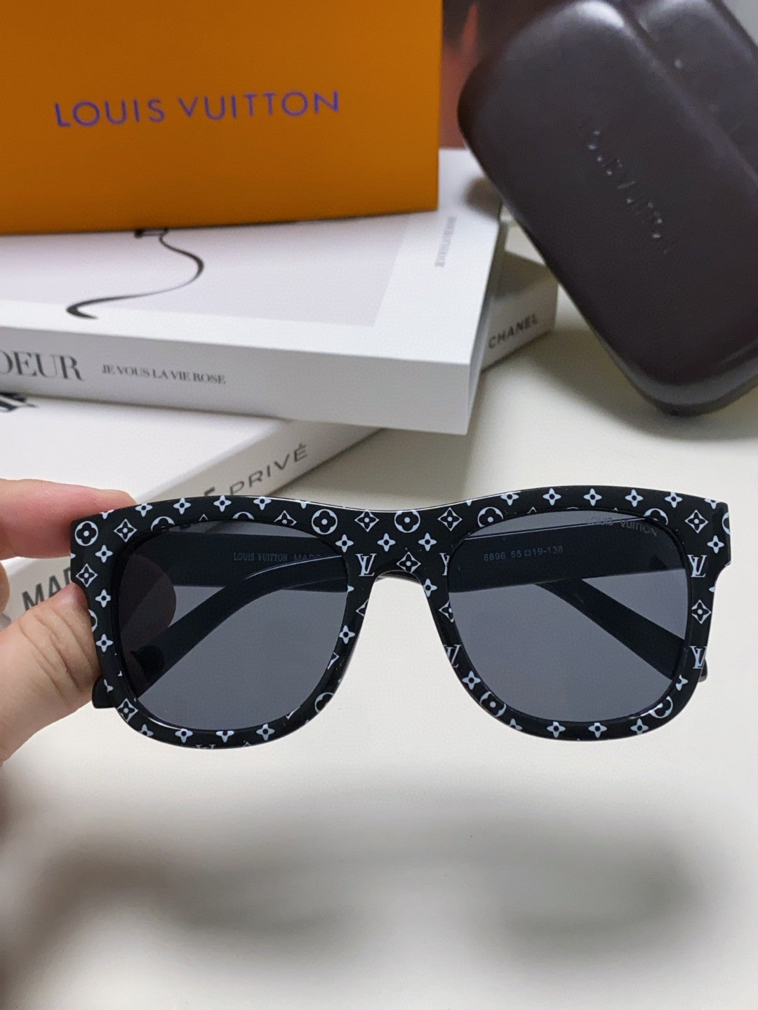 Louis Vuitton Oversized Blue Lens Sunglasses for Men & Women - detail image 3