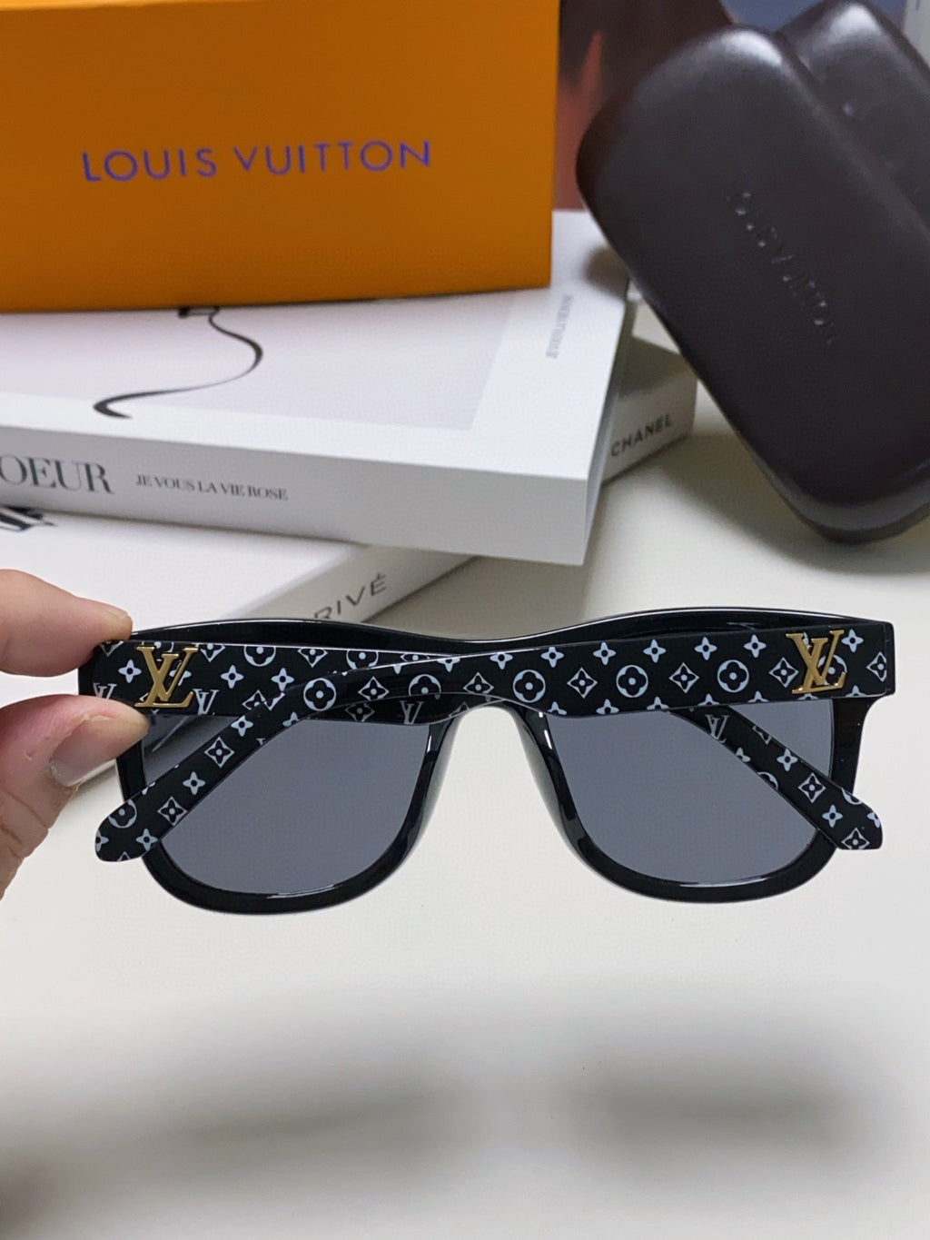 Louis Vuitton Oversized Blue Lens Sunglasses for Men & Women - detail image 4