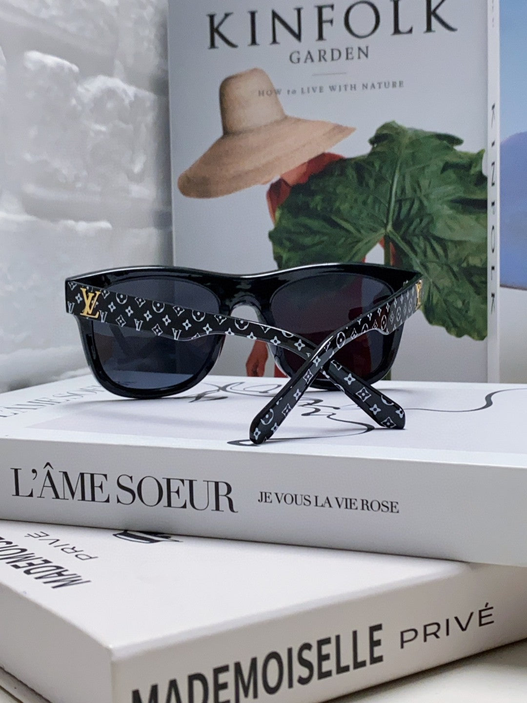 Louis Vuitton Oversized Blue Lens Sunglasses for Men & Women - detail image 2