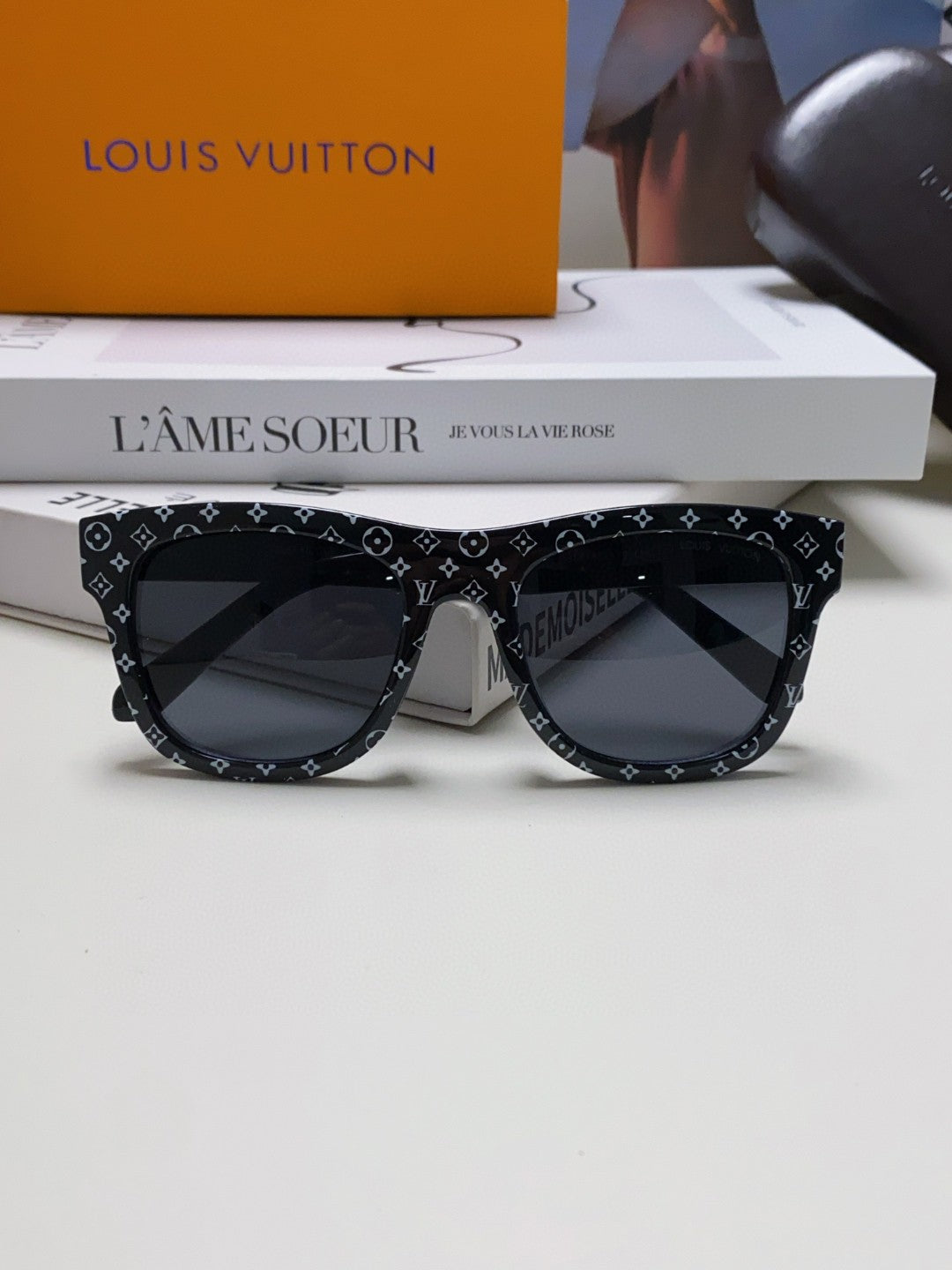 Louis Vuitton Oversized Blue Lens Sunglasses for Men & Women - detail image 6