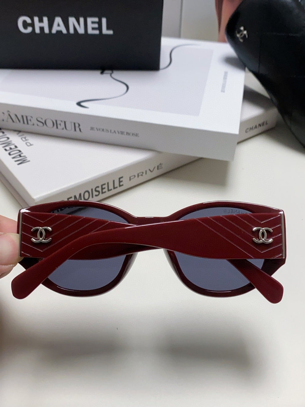 Chanel Polarized Cat-Eye Blue Lens Sunglasses for Women - 448888 - detail image 4
