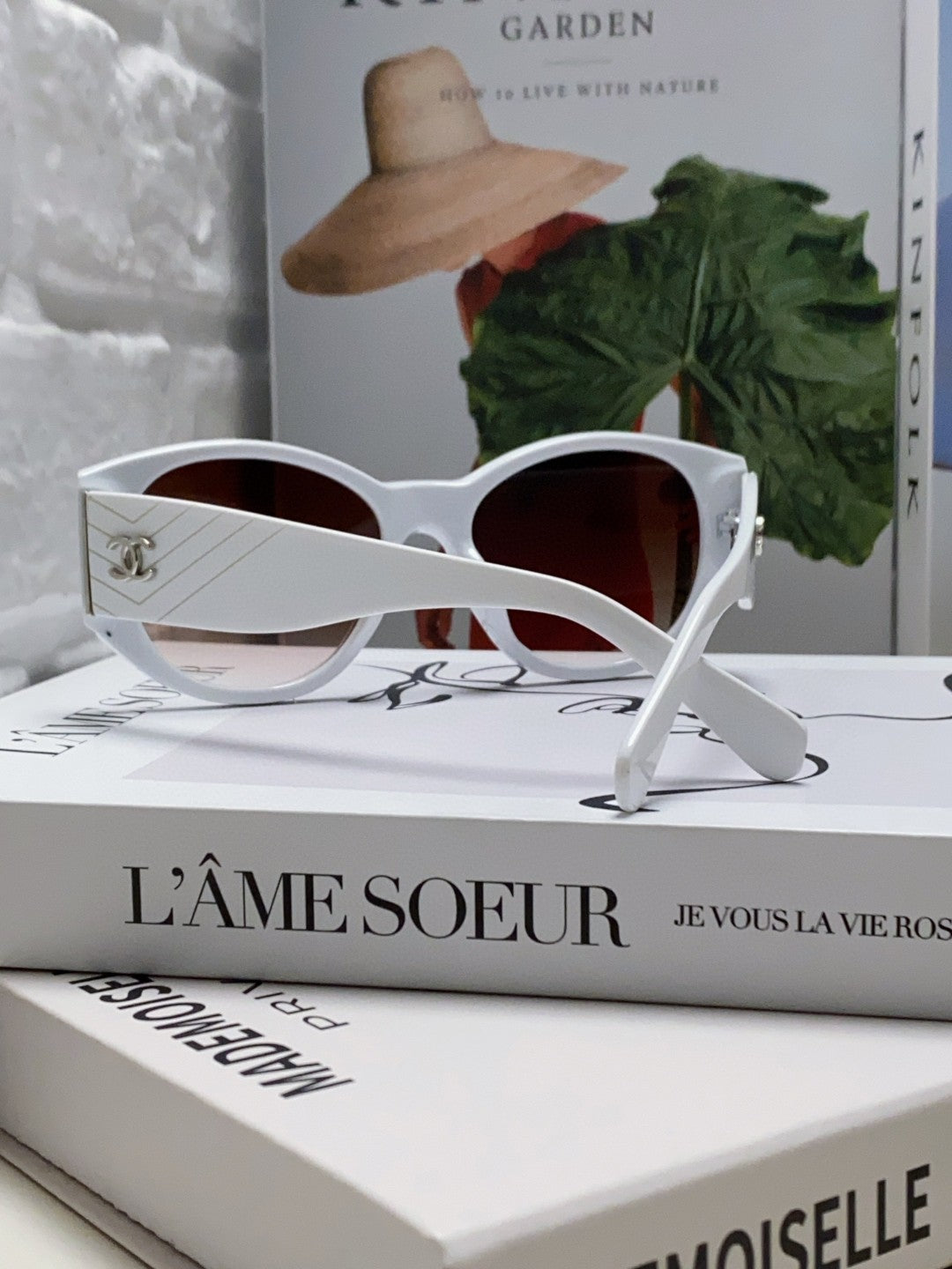 Chanel Polarized Cat-Eye Gray Lens Sunglasses for Women - detail image 2