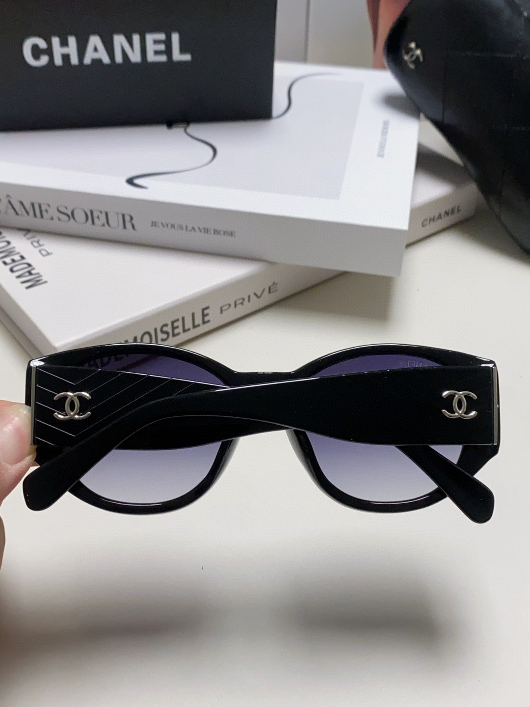 Chanel Polarized Cat-Eye Blue Lens Sunglasses for Women - detail image 4