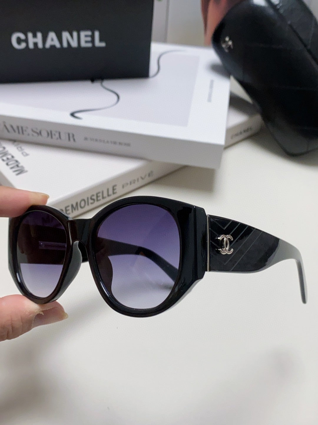 Chanel Polarized Cat-Eye Blue Lens Sunglasses for Women - detail image 5