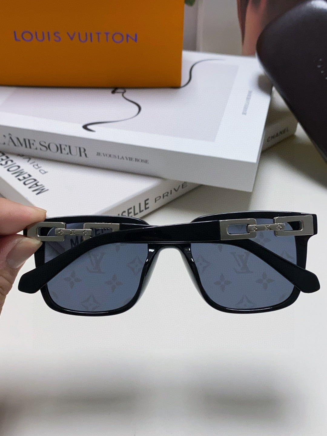 Louis Vuitton Square Blue Lens Sunglasses for Men & Women - 464648 - detail image 3