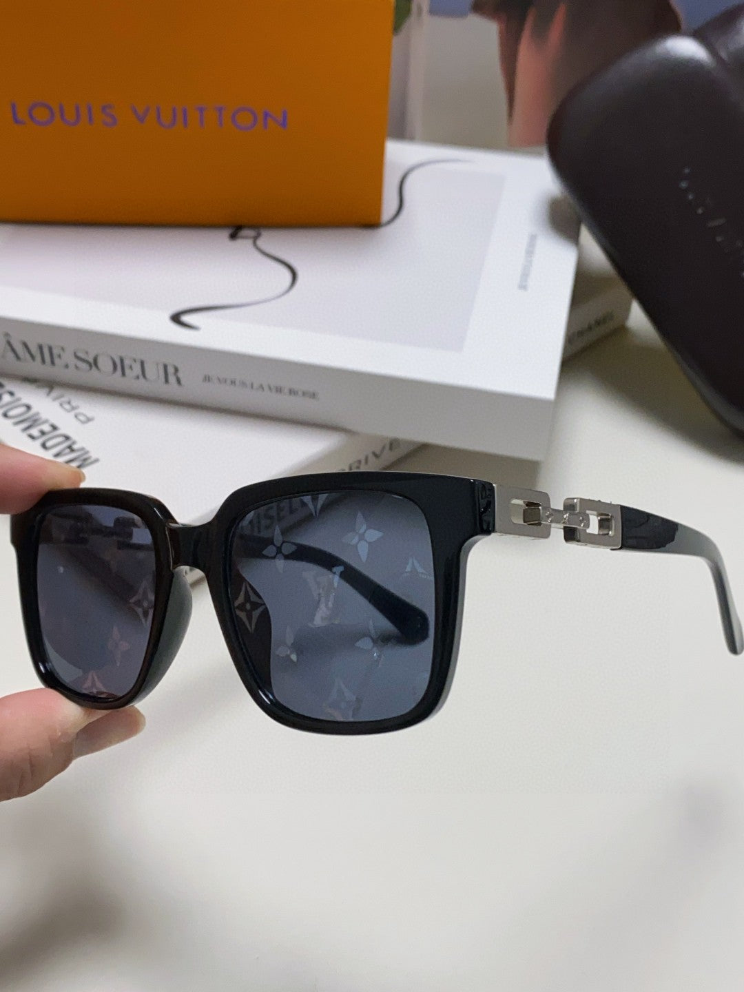 Louis Vuitton Square Blue Lens Sunglasses for Men & Women - 464648 - detail image 4
