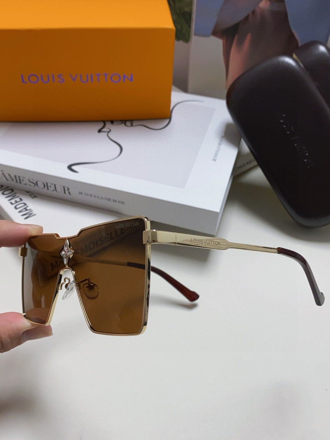 Louis Vuitton Z1700U Metal Fashion Brown Lens Sunglasses for Men & Women - detail image 5
