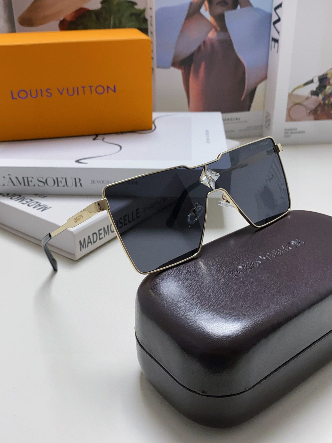 Louis Vuitton Z1700U Metal Fashion Black Lens Sunglasses for Men & Women - detail image 9