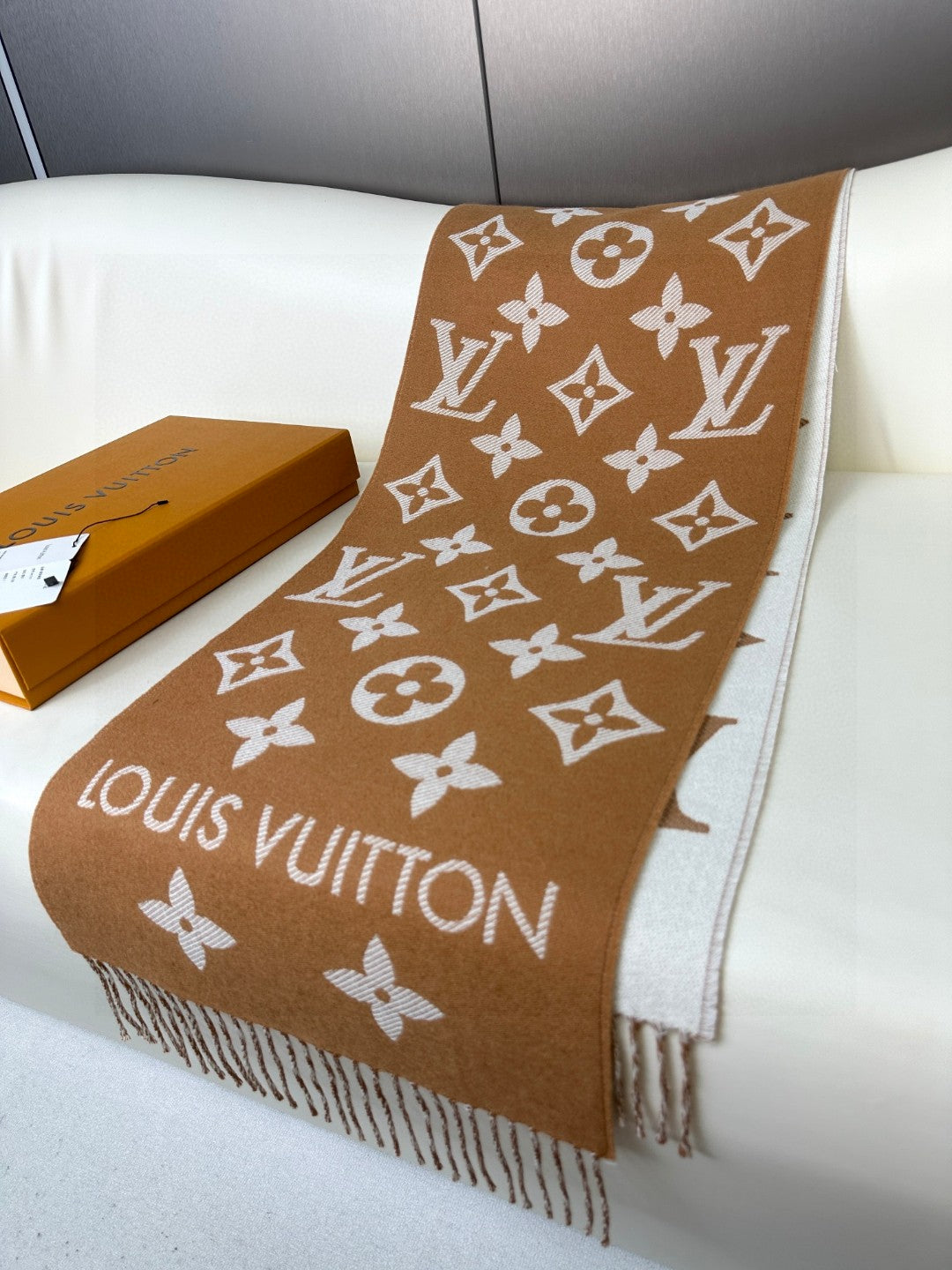 Louis Vuitton 180CM Fashion Gold Lens Sunglasses for Men & Women - 448525