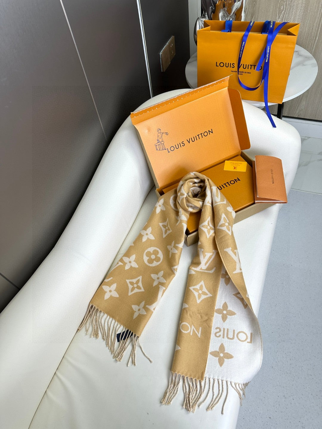 Louis Vuitton 180CM Fashion Gold Lens Sunglasses for Men & Women - detail image 3