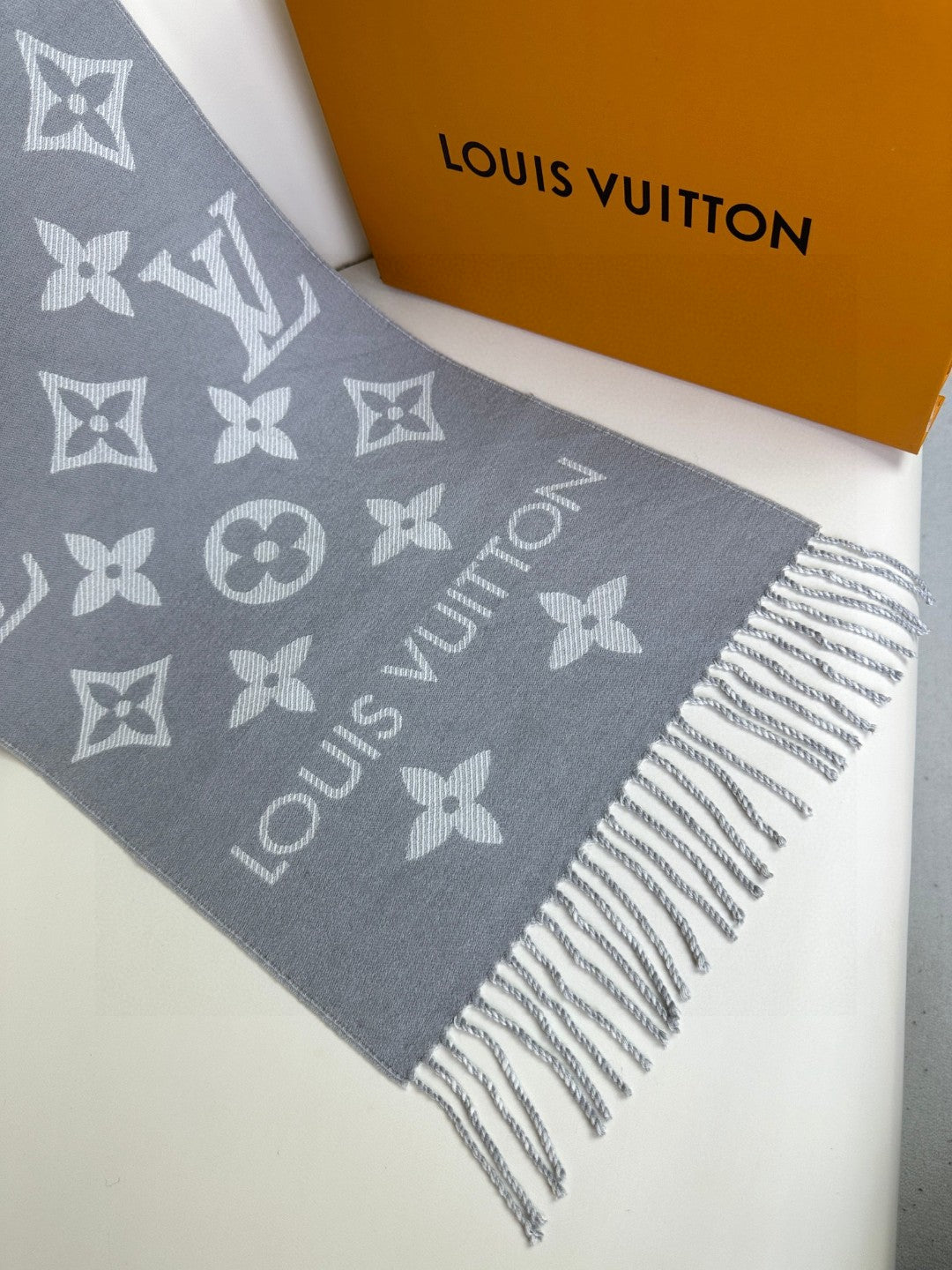 Louis Vuitton 180CM Fashion Gray Lens Sunglasses for Men & Women - detail image 5