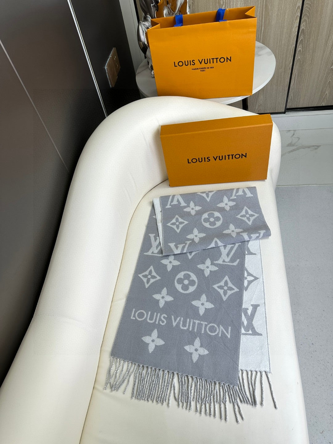 Louis Vuitton 180CM Fashion Gray Lens Sunglasses for Men & Women - detail image 4