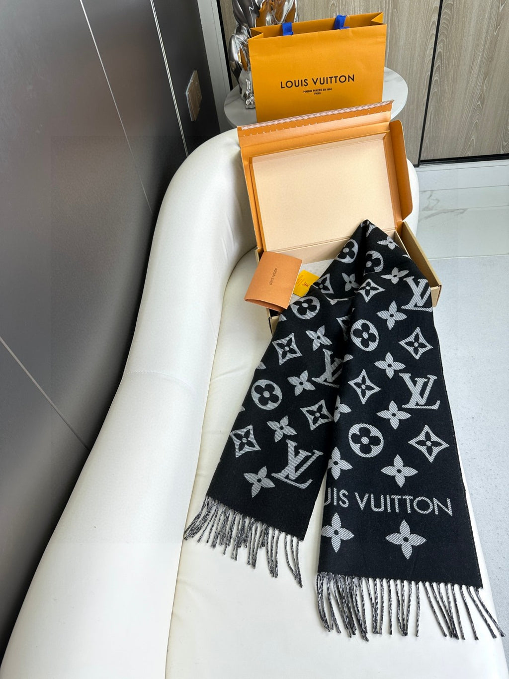Louis Vuitton 180CM Fashion Gray Lens Sunglasses for Men & Women - 448528 - detail image 2