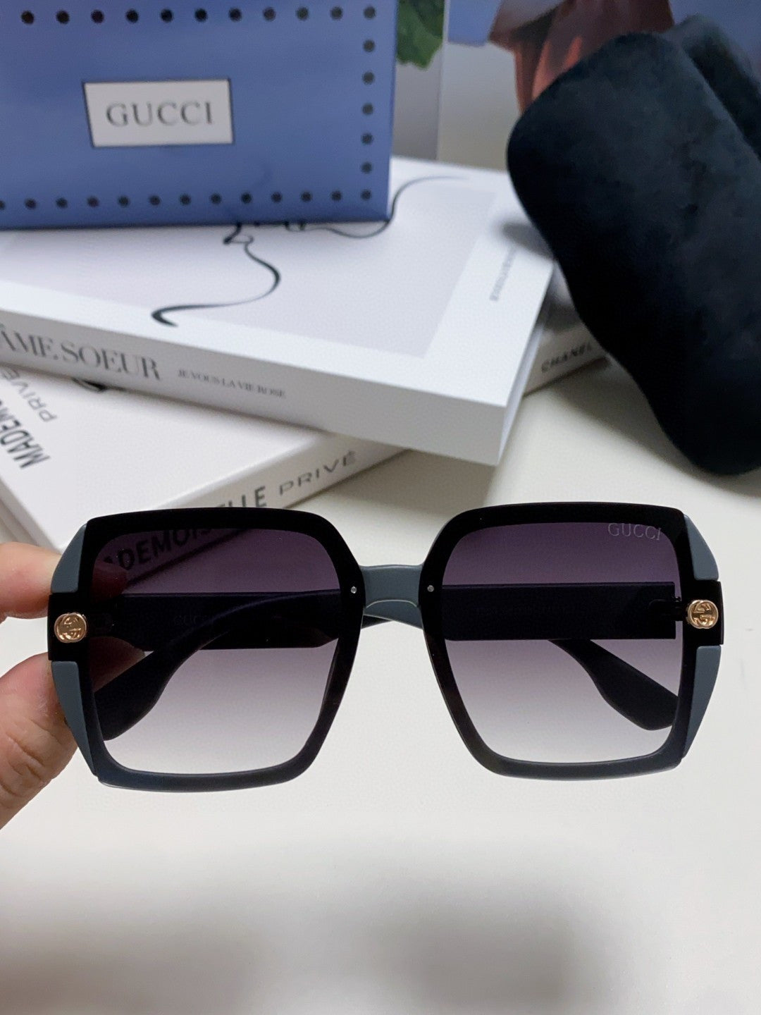 Gucci Polarized Fashion Gray Lens Sunglasses for Men & Women - detail image 3