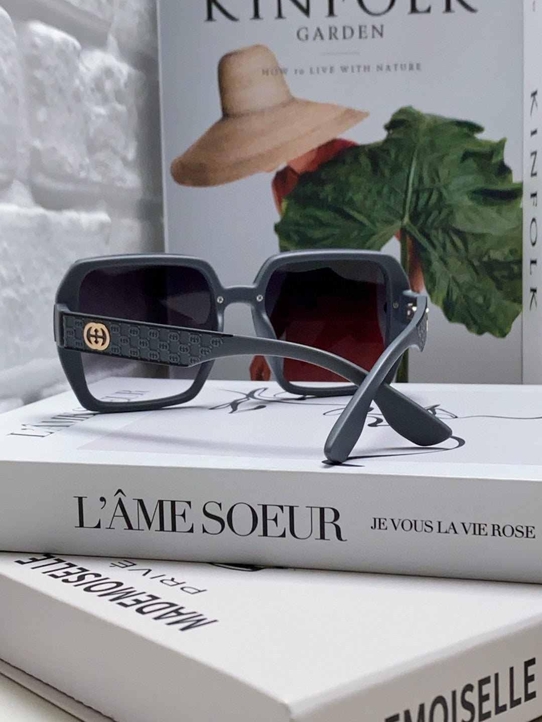 Gucci Polarized Fashion Gray Lens Sunglasses for Men & Women - detail image 2