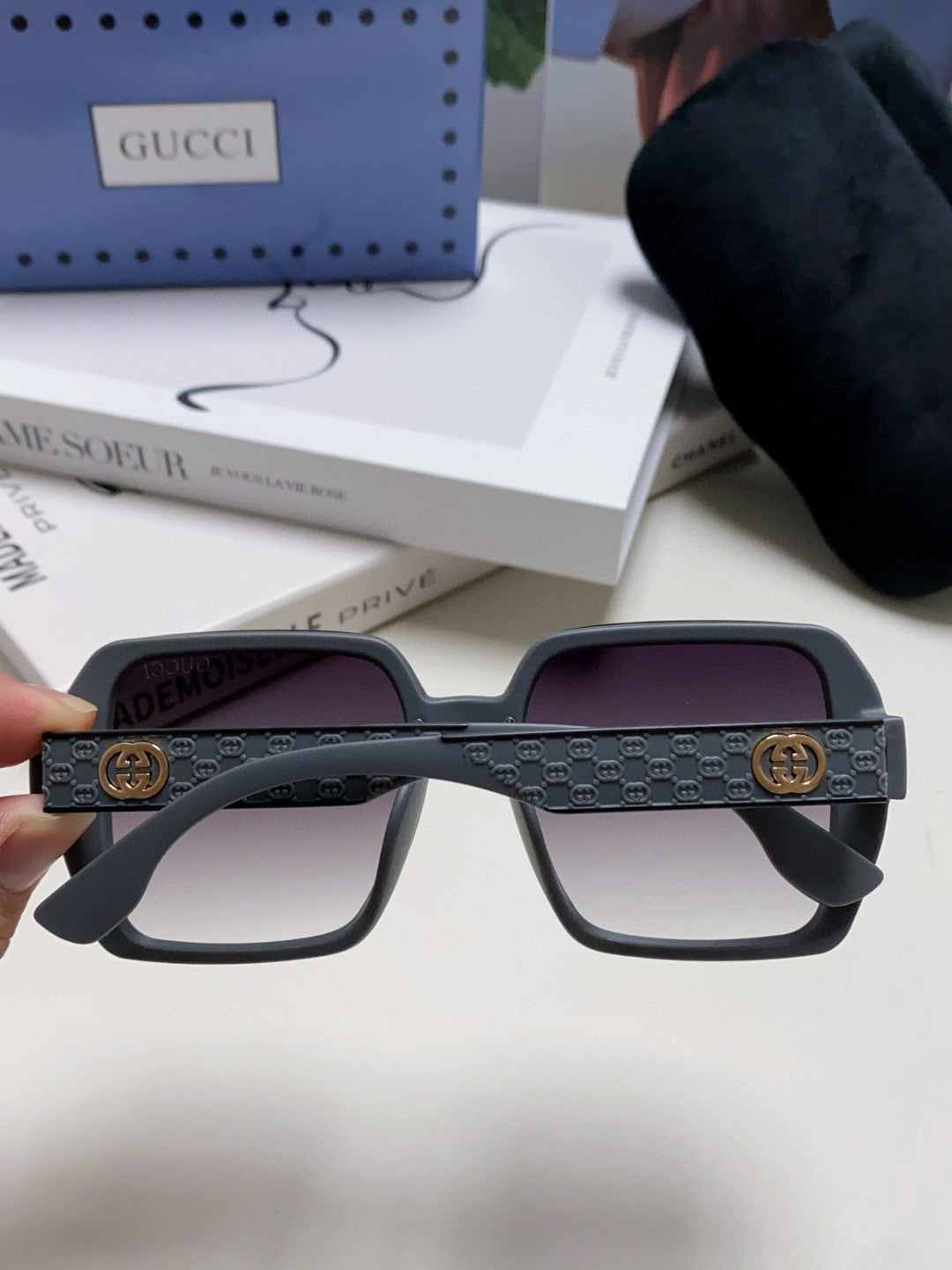 Gucci Polarized Fashion Gray Lens Sunglasses for Men & Women - detail image 4