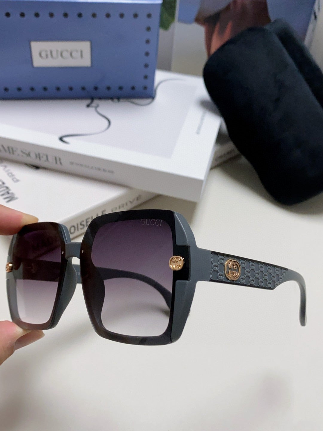 Gucci Polarized Fashion Gray Lens Sunglasses for Men & Women - detail image 5
