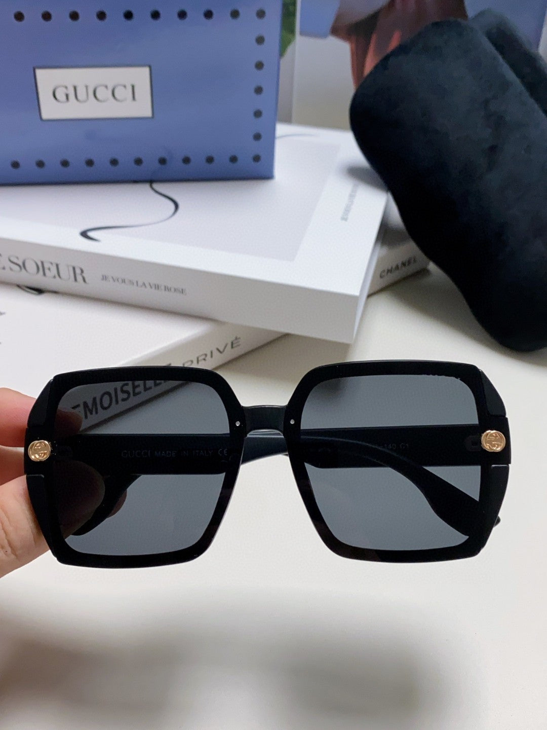Gucci Polarized Fashion Black Lens Sunglasses for Men & Women - 464850 - detail image 3