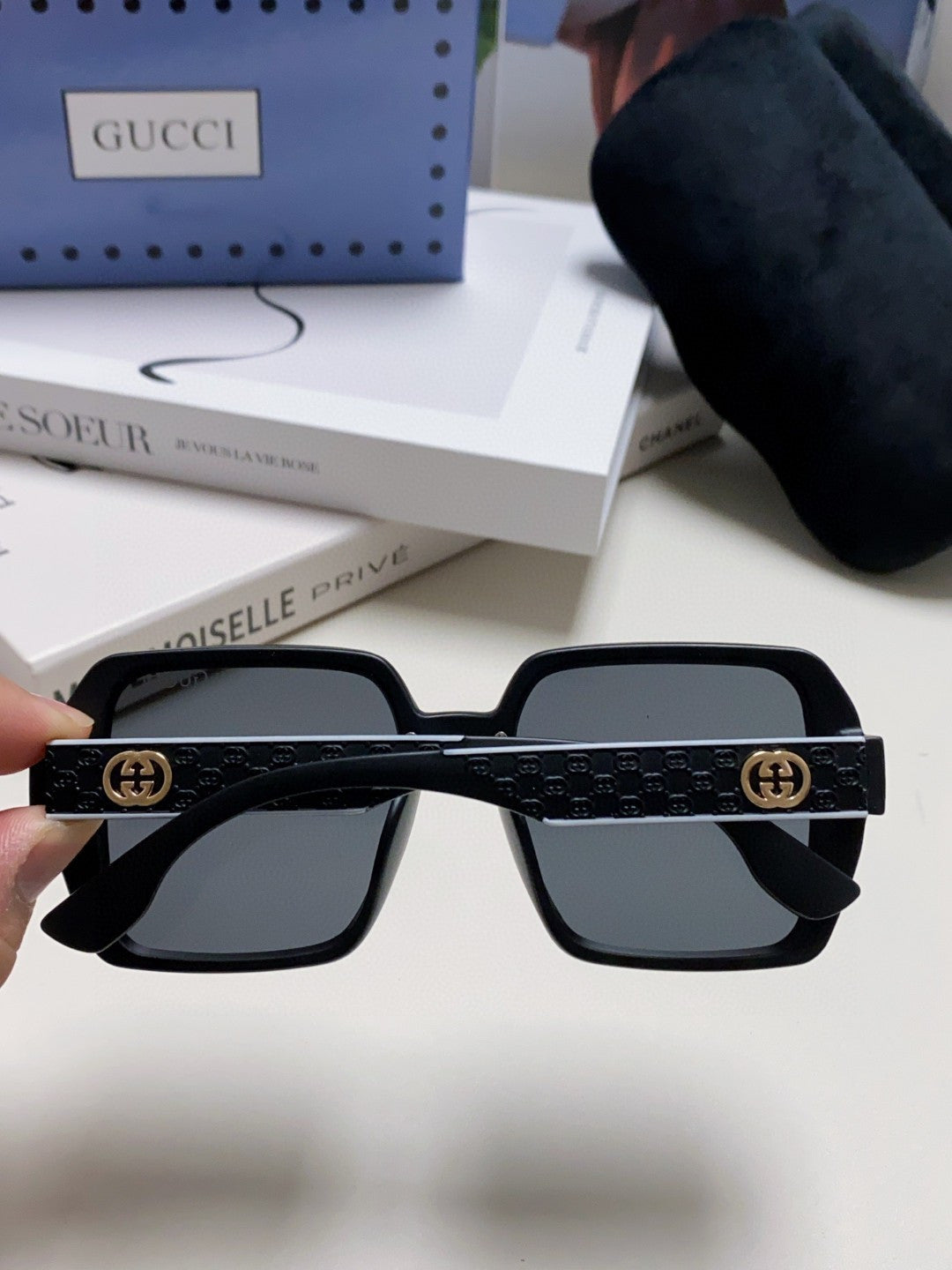 Gucci Polarized Fashion Black Lens Sunglasses for Men & Women - 464850 - detail image 4