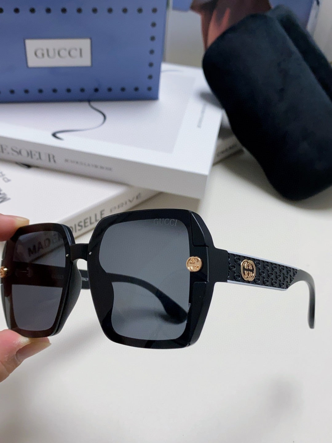 Gucci Polarized Fashion Black Lens Sunglasses for Men & Women - 464850 - detail image 5