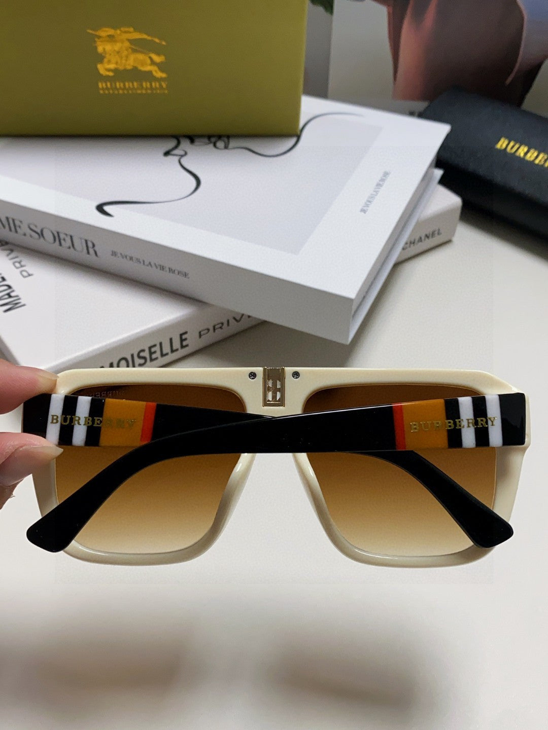 Burberry Oversized Brown Lens Sunglasses for Men & Women - 372320 - detail image 4