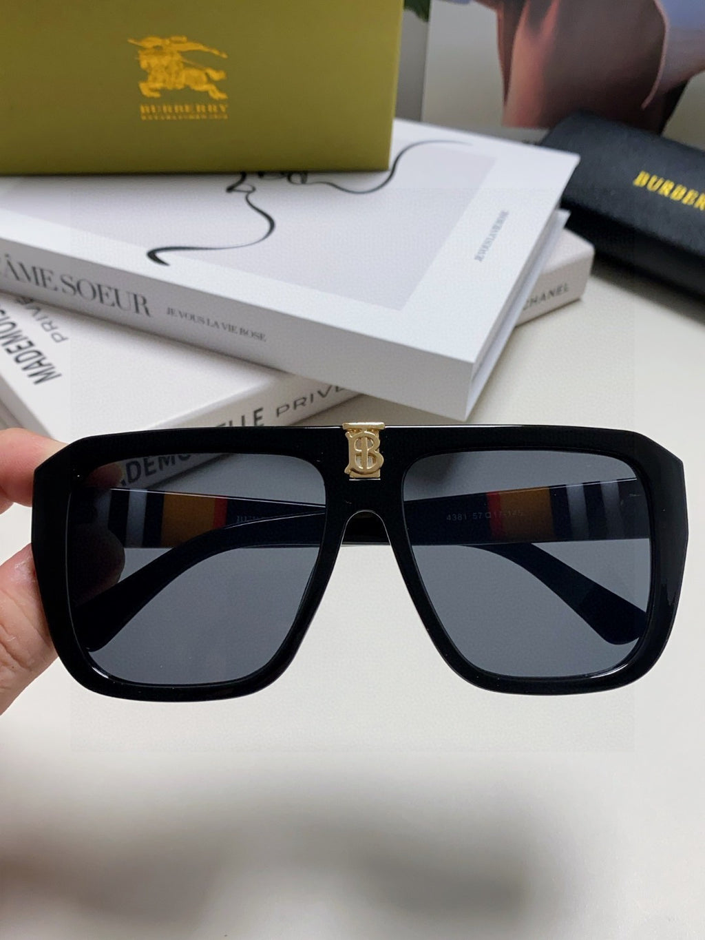 Burberry Oversized Black Lens Sunglasses for Men & Women - 372322 - detail image 3