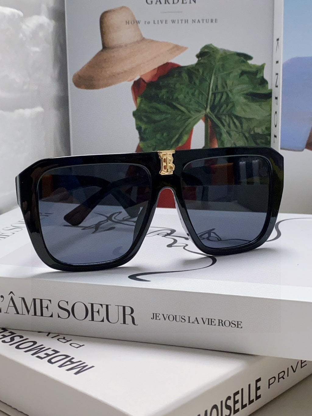 Burberry Oversized Black Lens Sunglasses for Men & Women - 372322