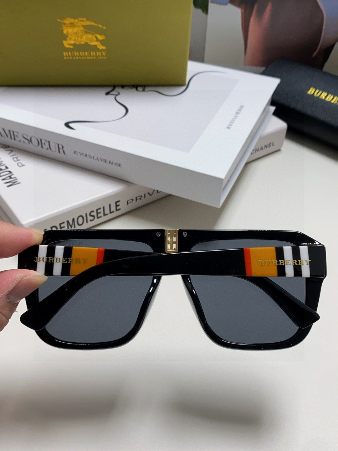 Burberry Oversized Black Lens Sunglasses for Men & Women - 372322 - detail image 4