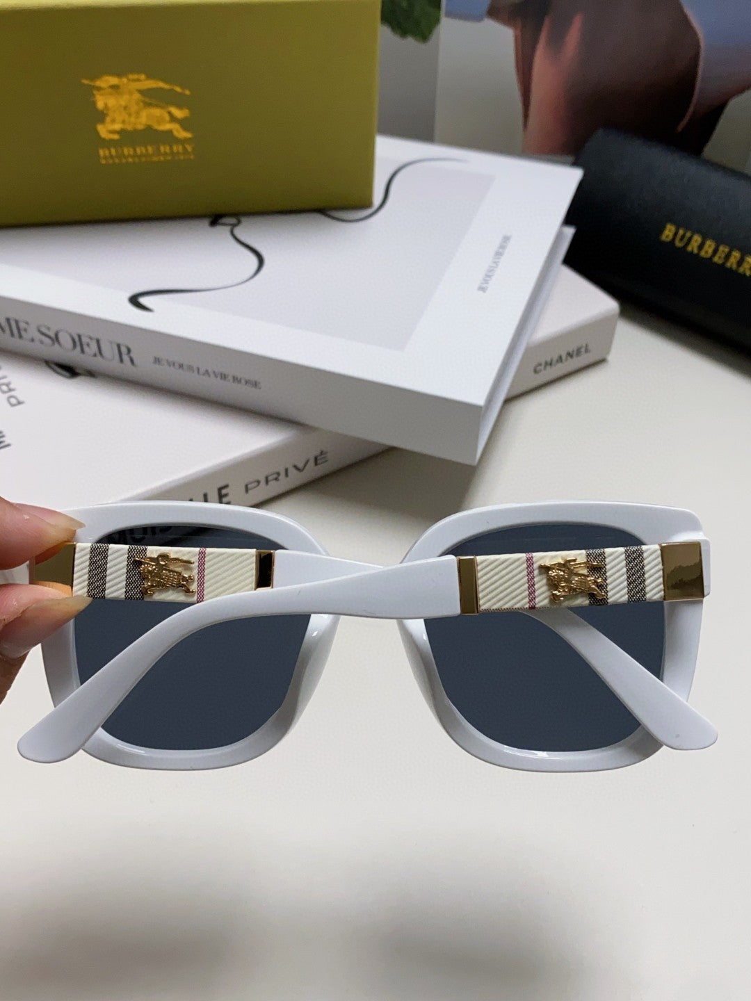 Burberry Oversized Black Lens Sunglasses for Men & Women - 449598 - detail image 4