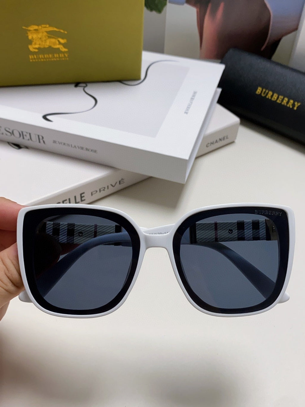 Burberry Oversized Black Lens Sunglasses for Men & Women - 449598 - detail image 3