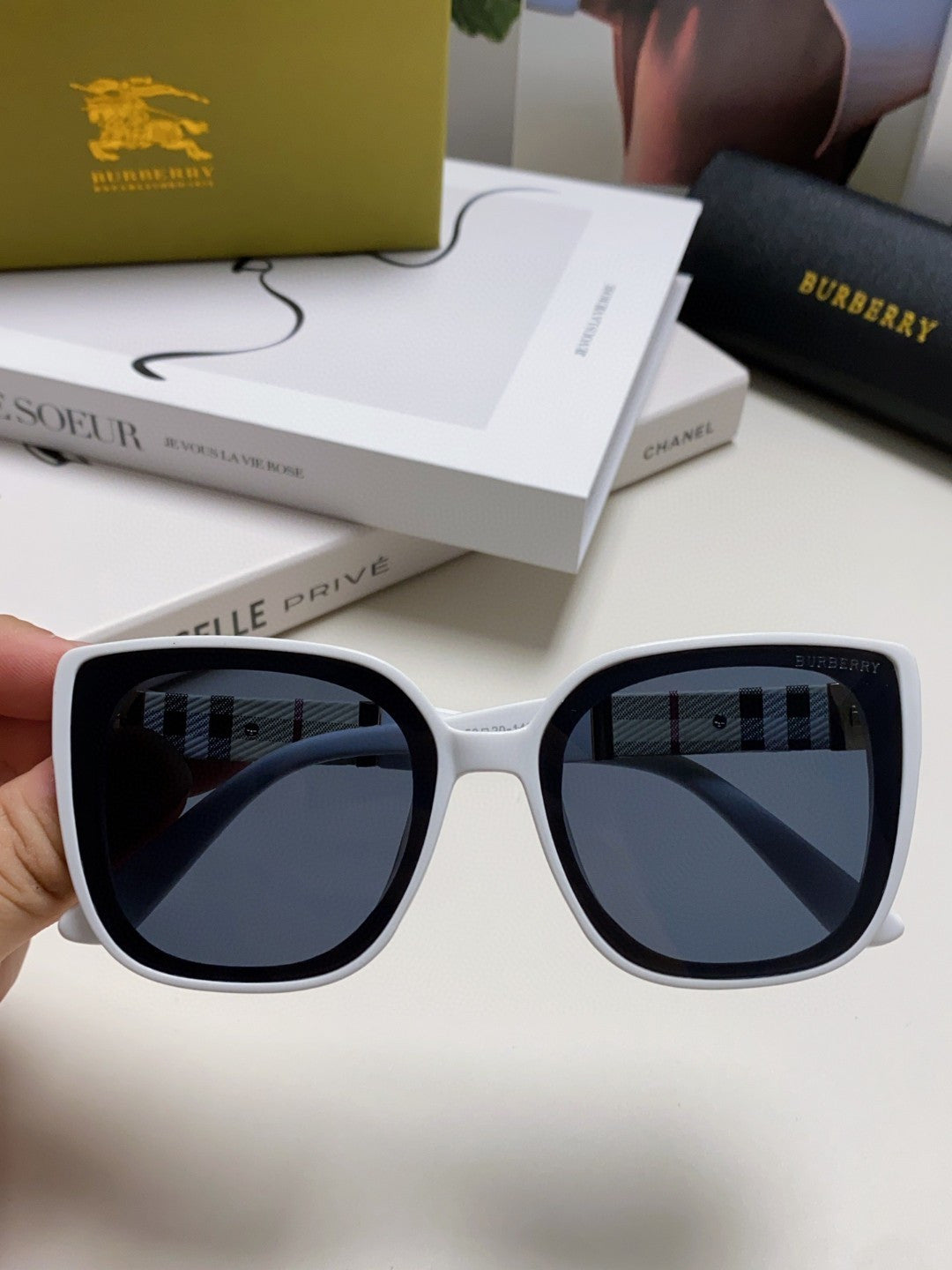 Burberry Oversized Black Lens Sunglasses for Men & Women - 449598 - detail image 3