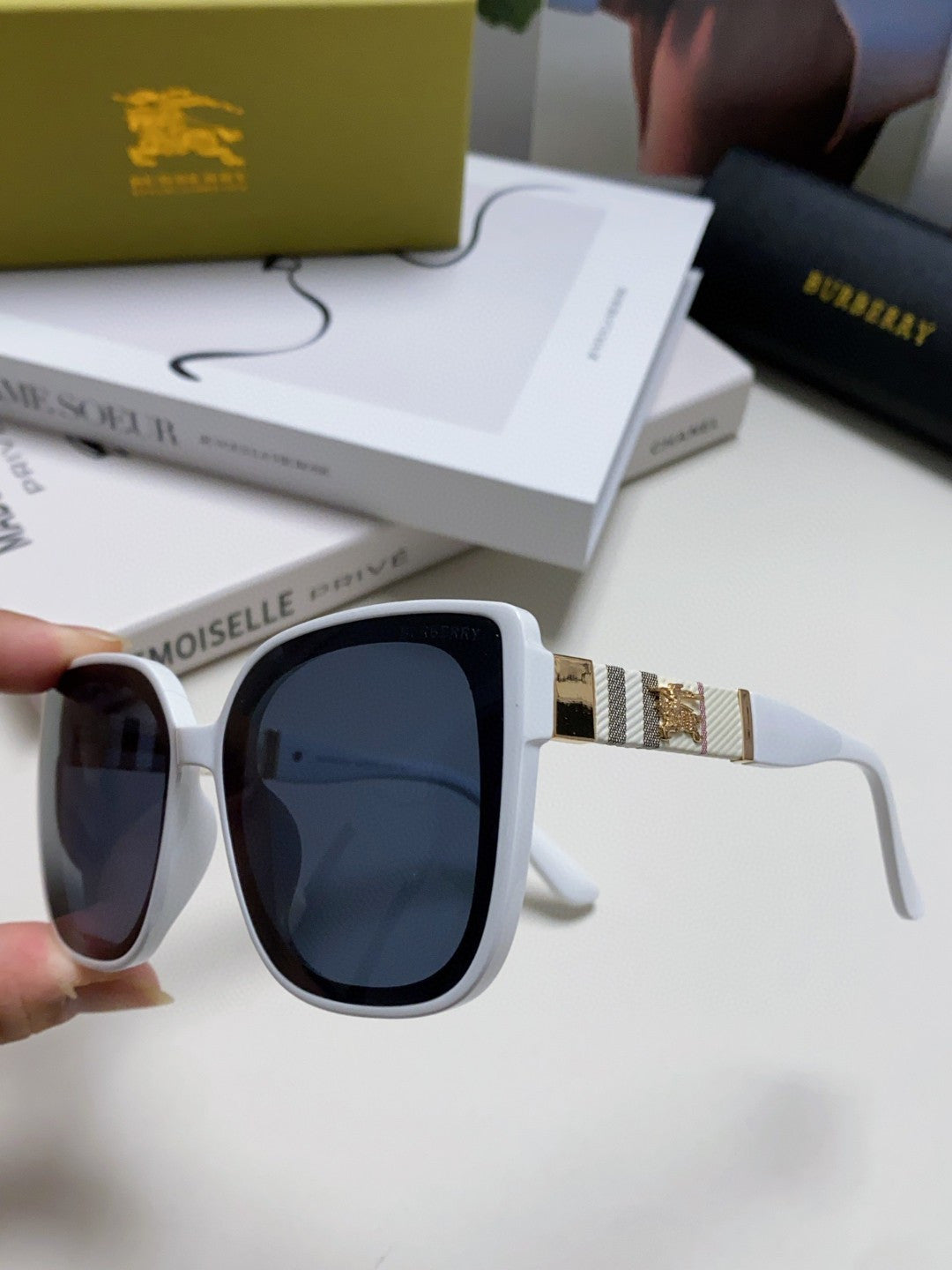 Burberry Oversized Black Lens Sunglasses for Men & Women - 449598 - detail image 5