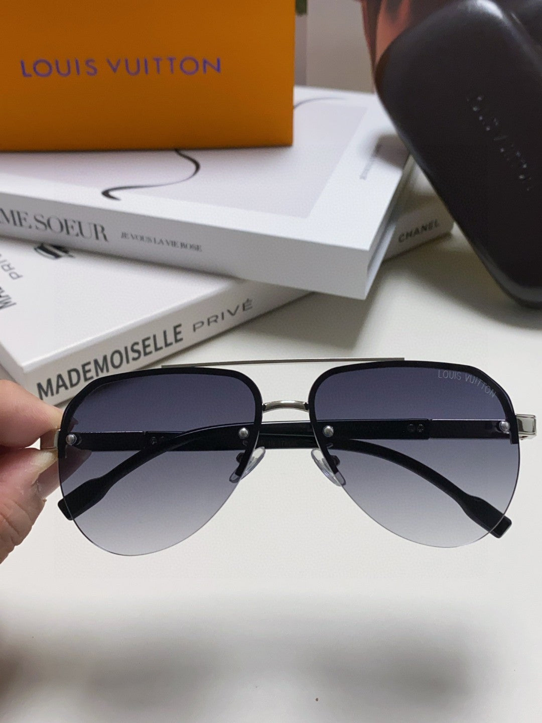 Louis Vuitton Metal Aviator Gray Lens Sunglasses for Men & Women - 448547 - detail image 2